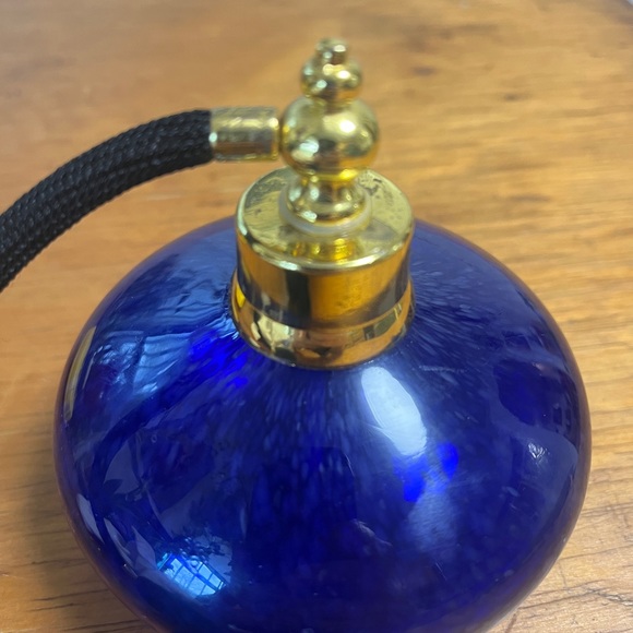 Vintage Cobalt Blue Art Glass Perfume Bottle With Gold Accents & Black Atomizer - Picture 4 of 5